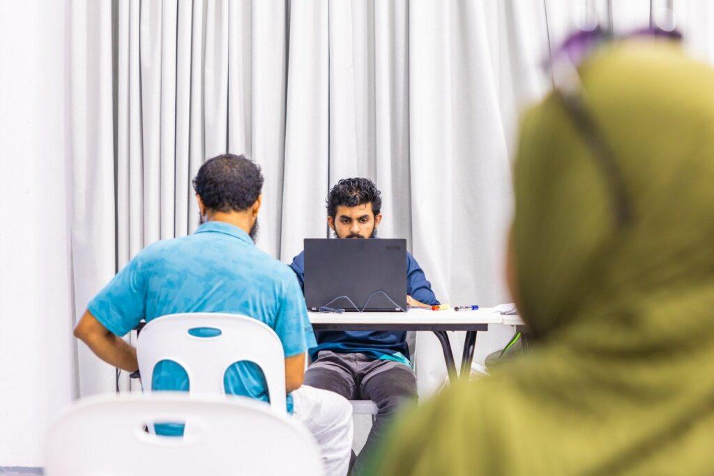 ބޮލަކަށް 6,000 ދިވެހި ރުފިޔާގެ މަގުން 1447ވަނަ އަހަރުގެ ފިޠުރު ޒަކާތް ބަހައިފި