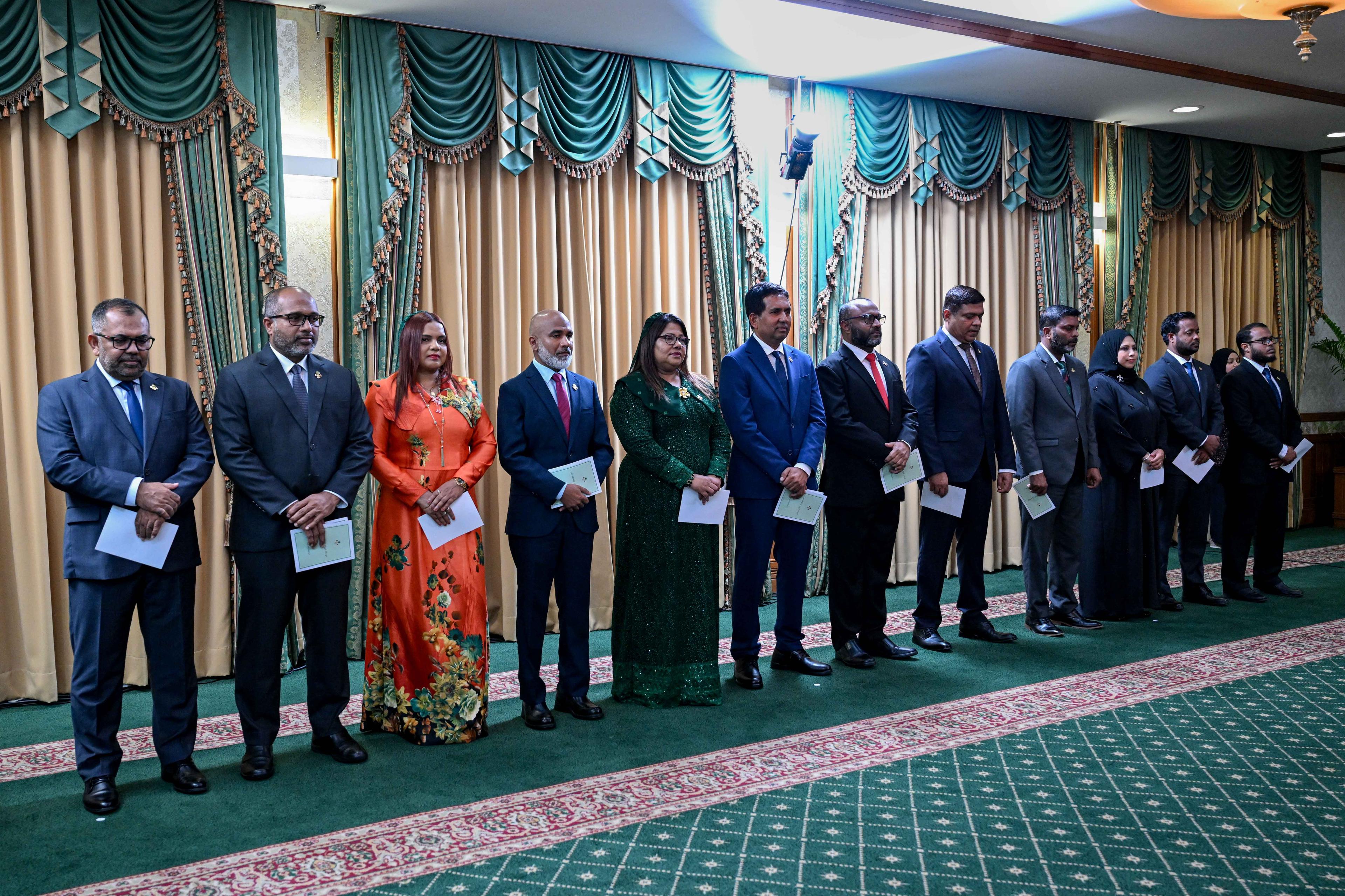 ވަޒީރުންނަށް ރުހުން ދޭން ކޮމިޓީން ނިންމައިފި