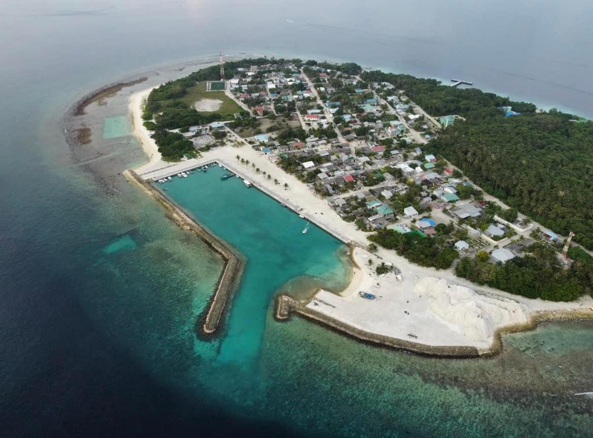 ރަސްގަތީމު ގެއެއްގެ ތެރެއިން މަރުވެފައި އޮތް އުމުރުން ދުވަސްވީ މީހަކު ފެނިއްޖެ