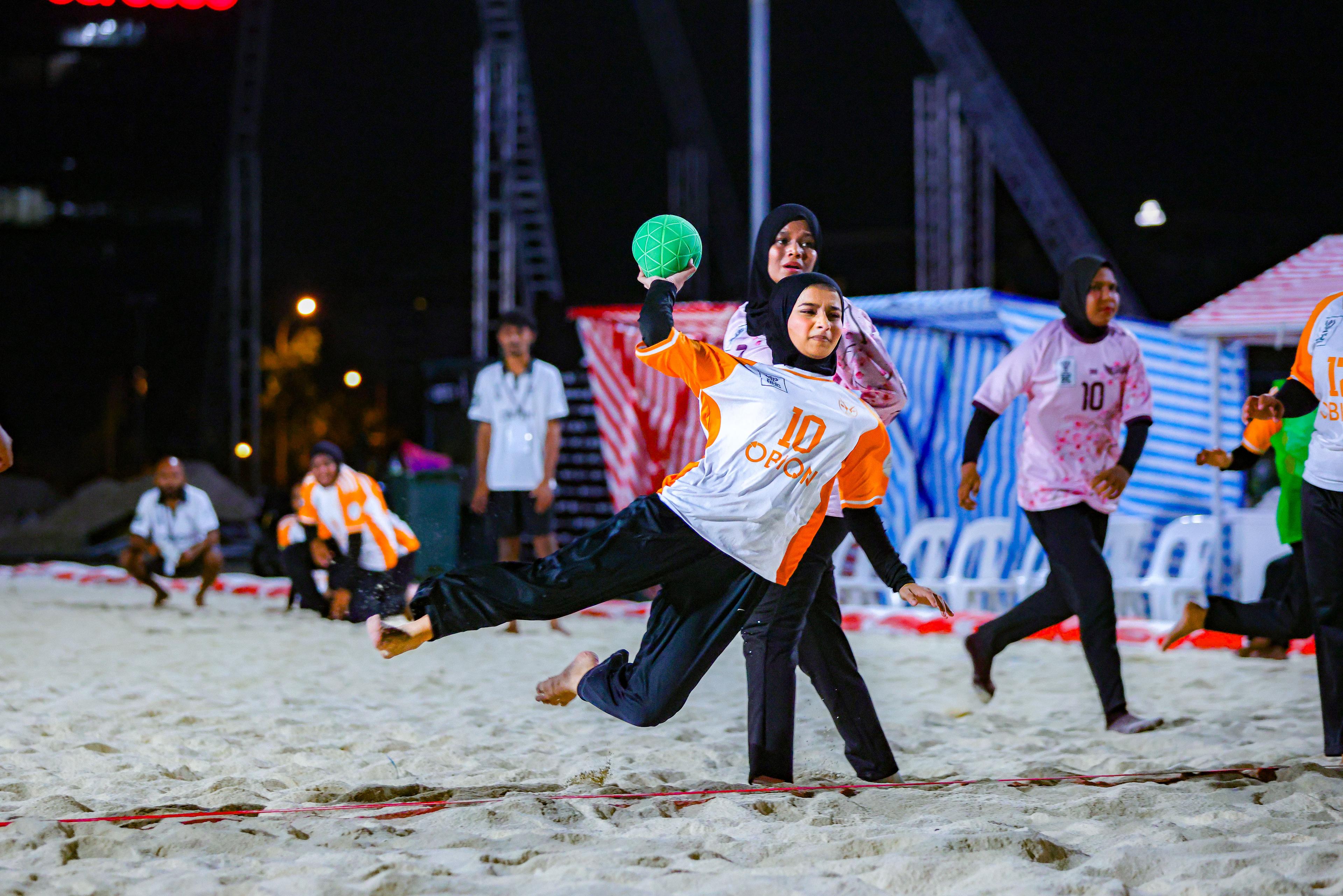 ކޭއެސްސީ އާއި ފްލައިންގ އީގަލް ފަސޭހަކަމާއެކު މޮޅުވިއިރު، ޒެފިއަރސް އިން ފެށުން ރަނގަޅުކޮށްފި 