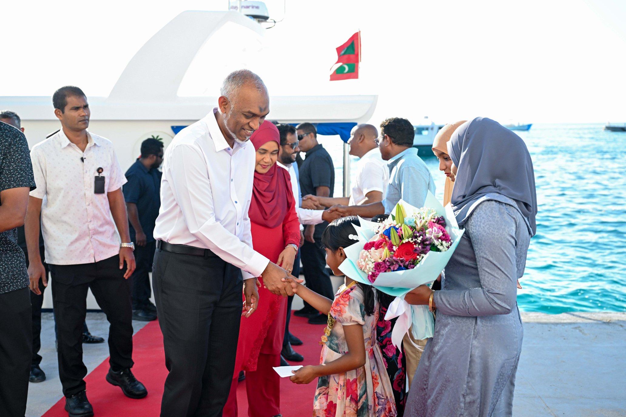 ރަސްދޫއިން ޕީއެންސީއަށް ލިބުނު ތާރީހީ ކާމިޔާބީ ފާހަގަކުރުމަށް ރައީސްގެ ދެކަނބަލުން އެރަށަށް!