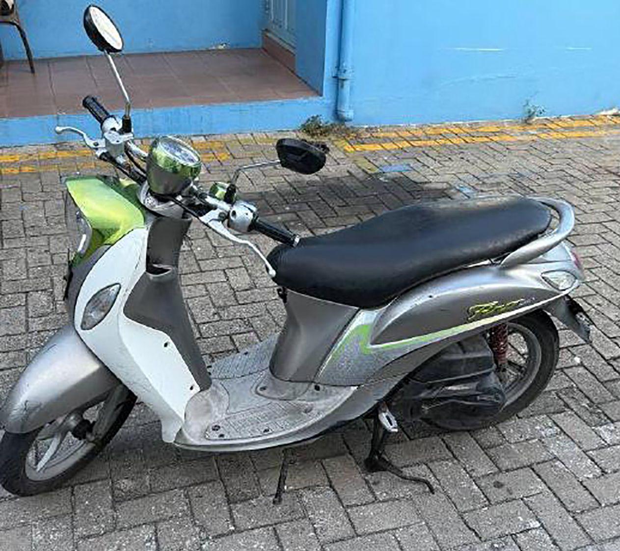 ފުލުހުންގެ ބެލުމުގެ ދަށުގައި ހުރި ސައިކަލެއްގެ ވެރިފަރާތް ހޯދަނީ