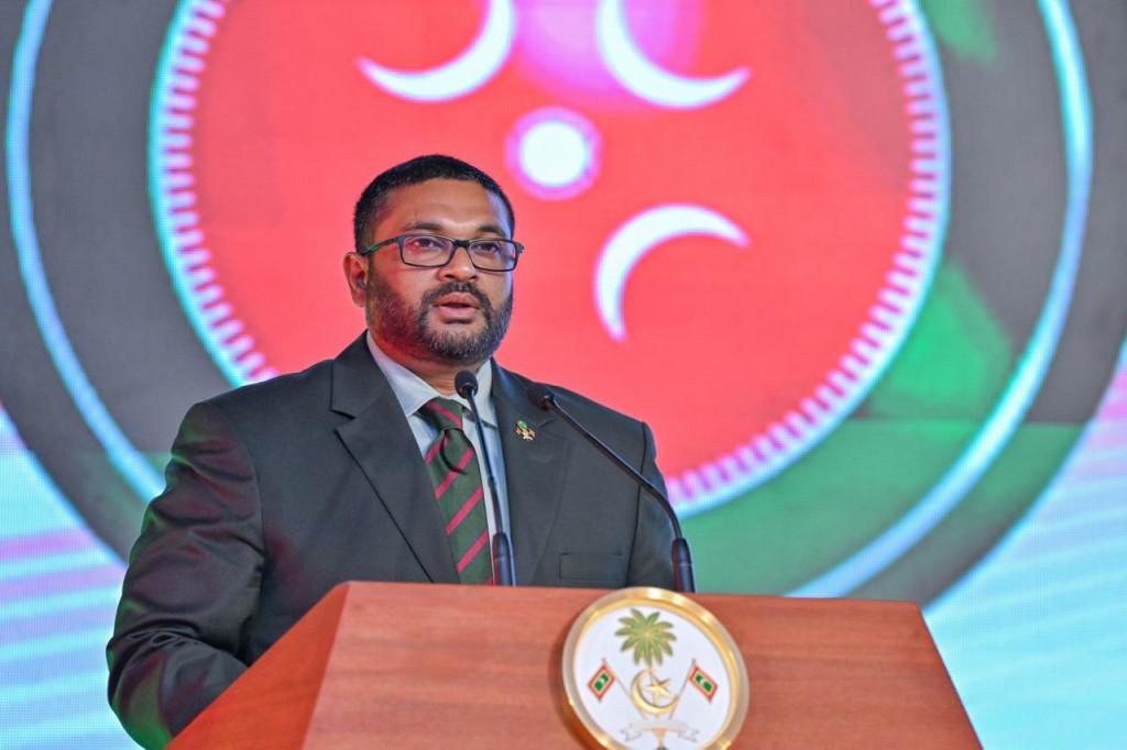 ޑިފެންސް މިނިސްޓަރު ޣައްސާން މައުމޫން މަގާމުން އިސްތިއުފާދީފި