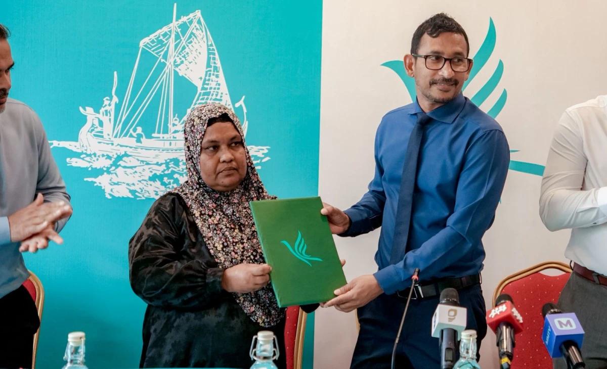 މަންދޫ ކައުންސިލްގެ އިންތިހާބު މެމްބަރު ޝަހީމާ އިދިކޮޅު އެމްޑީޕީ ދޫކޮށް ވެރިކަން ކުރާ ޕީއެންސީއަށް!