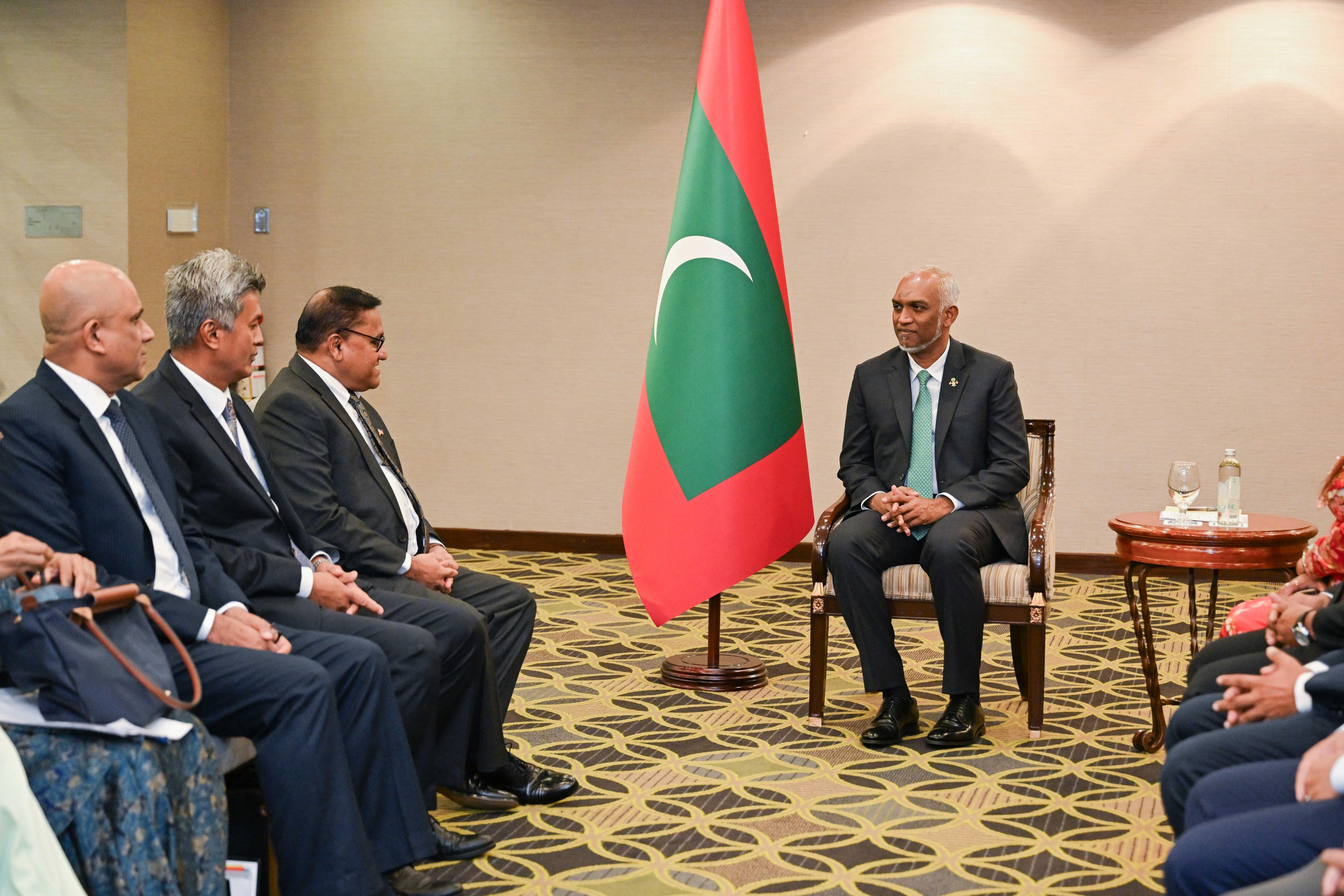 ތިމާވެށްޓާއި ވިޔަފާރީގެ ދާއިރާއިން ގުޅުން ބަދަހިކުރުމަށް ލަންކާއާއެކު މަޝްވަރާކޮށްފި