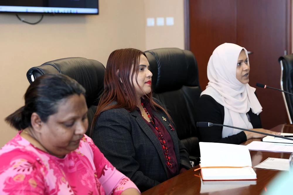 ދޭދޭ ޤައުމުތަކާއި ބައިނަލްއަޤުވާމީ ޖަމްޢިއްޔާތަކާއެކު އޮންނަ ގުޅުންތައް ހީނަރުވާގޮތަށް އަމަލުނުކުރަން ސަރުކާރުގެ އިލްތިމާސް!
