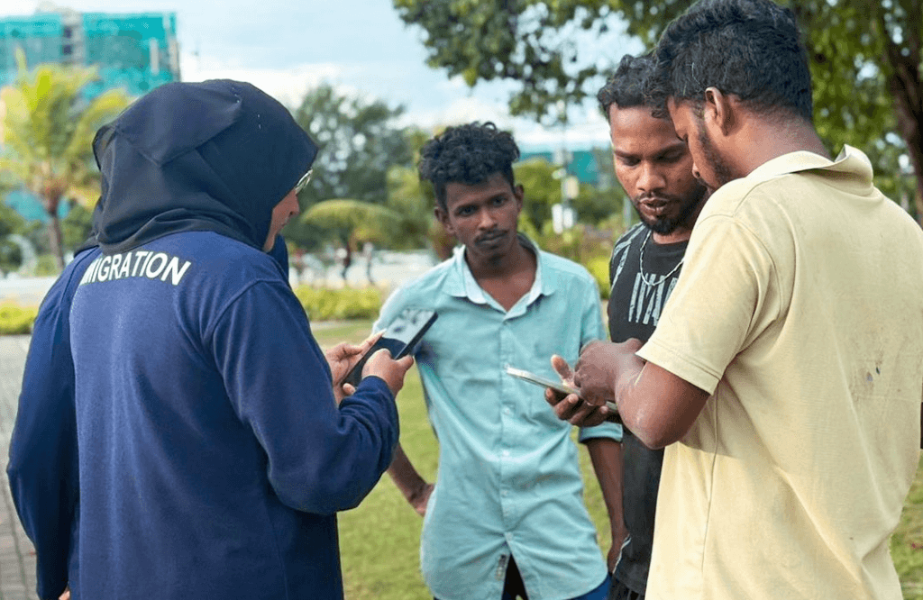 ހުޅުމާލޭގައި ޤަވާއިދާ ޚިލާފަށް އުޅުނު 3 ބިދޭސީއަކު އިމިގްރޭޝަންގެ ބެލުމުގެ ދަށަށް!
