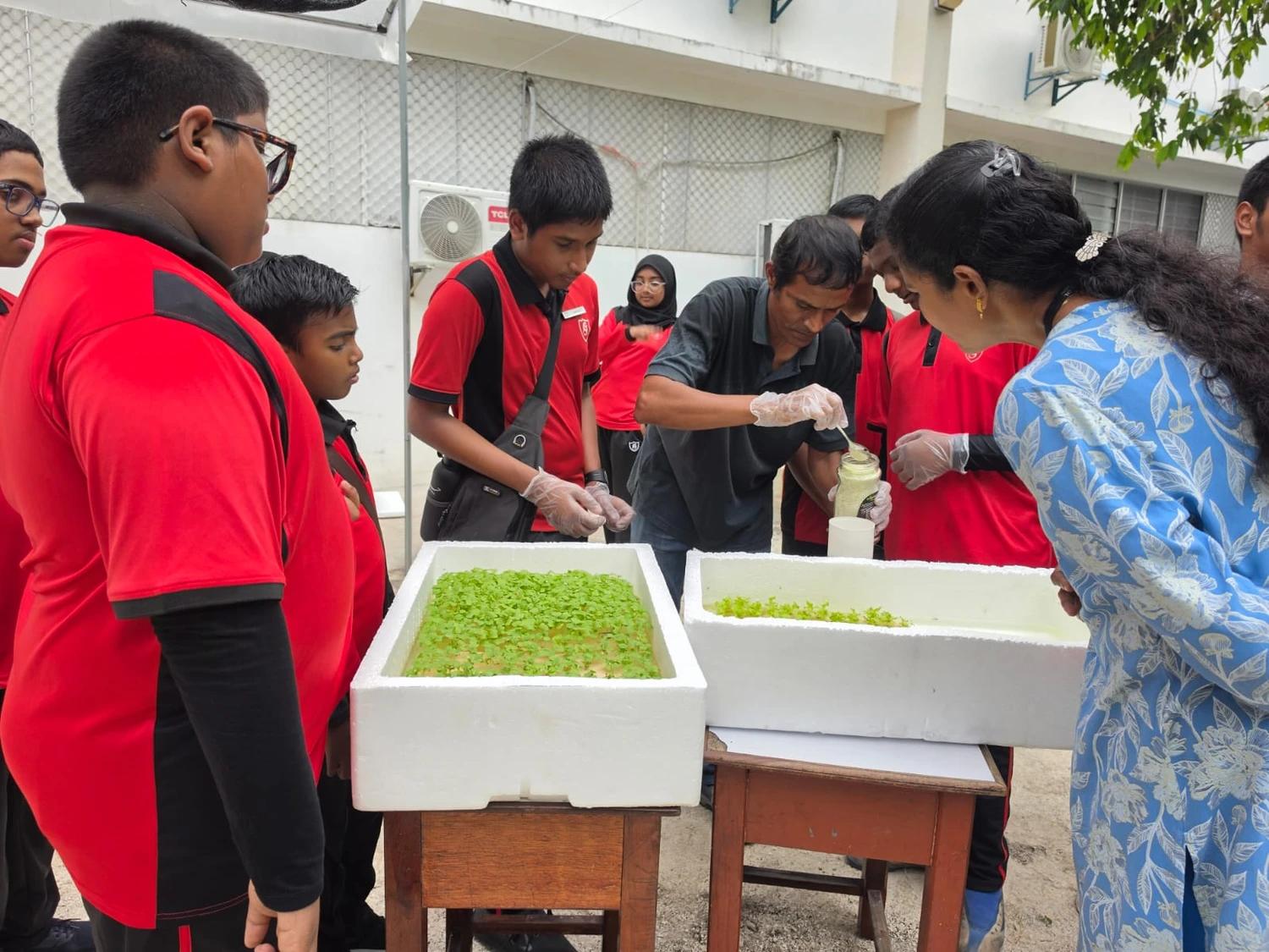 ޣާޒީ ސްކޫލުގެ ދަރިވަރުންނާއި މުވައްޒަފުންނަށް، ހައިޑްރޯޕޮނިކްސް ތަމްރީނު ޕްރޮގްރާމެއް!