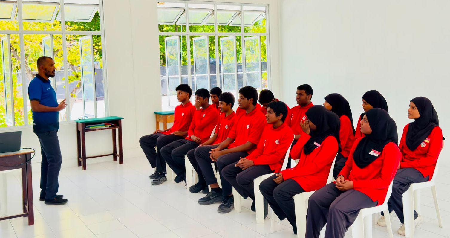 އޮމަދޫ ސްކޫލް ދަރިވަރުން ހޭލުންތެރިކުރުމަށް މައުލޫމާތު ދިނުމުގެ ސެޝަންތަކެއް ކުރިއަށްގެންގޮސްފި