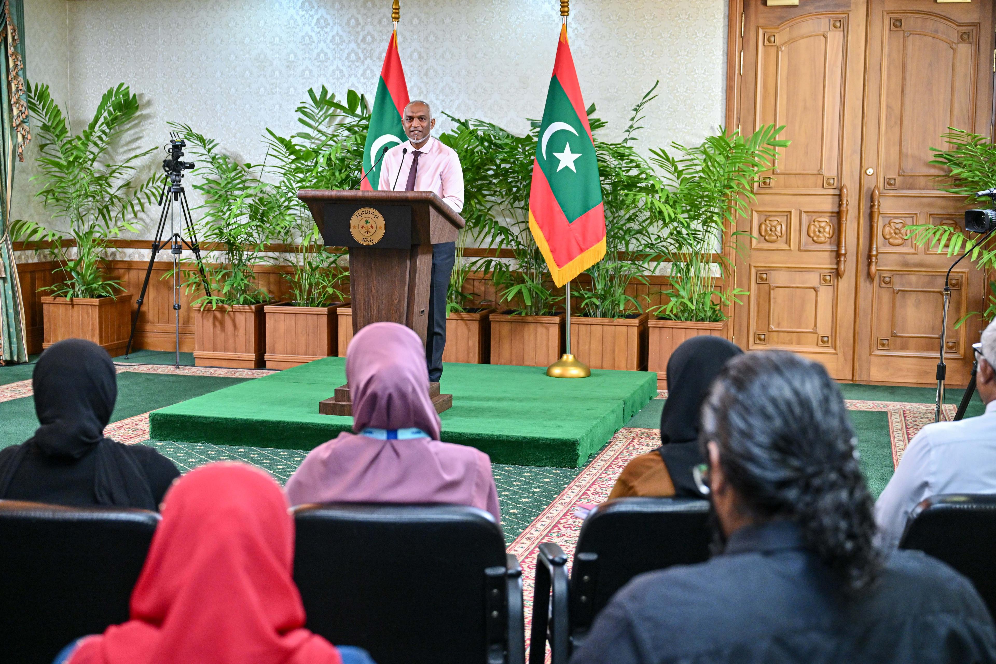 ބީއެމްއެލް ކާޑުތަކުގެ ލިމިޓު މައްސަލާގައި ރައީސް އޮފީހުން ބޭންކާއެކު މަޝްވަރާކޮށްފި: މި މަހު ލުޔެއް ލިބޭނެކަމުގެ އިޝާރާތެއް!