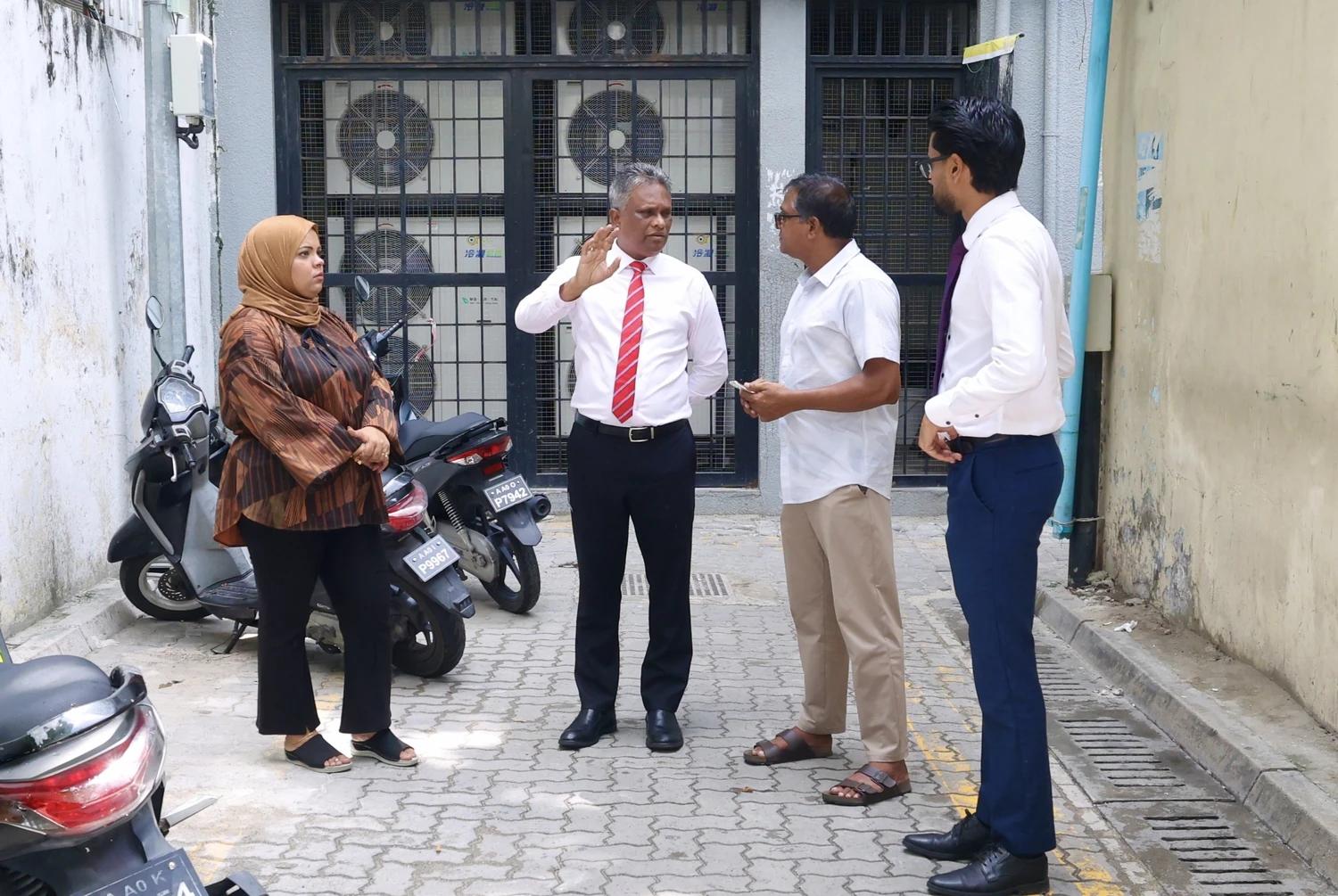 މައްޗަންގޮޅި އުތުރުގައި ހަލާކުވެފައިވާ މަގުތަކާއި ގޯޅިތަކުގެ ހާލަތު މޭޔަރާއި ކައުންސިލަރު ބައްލަވައިލައްވައިފި