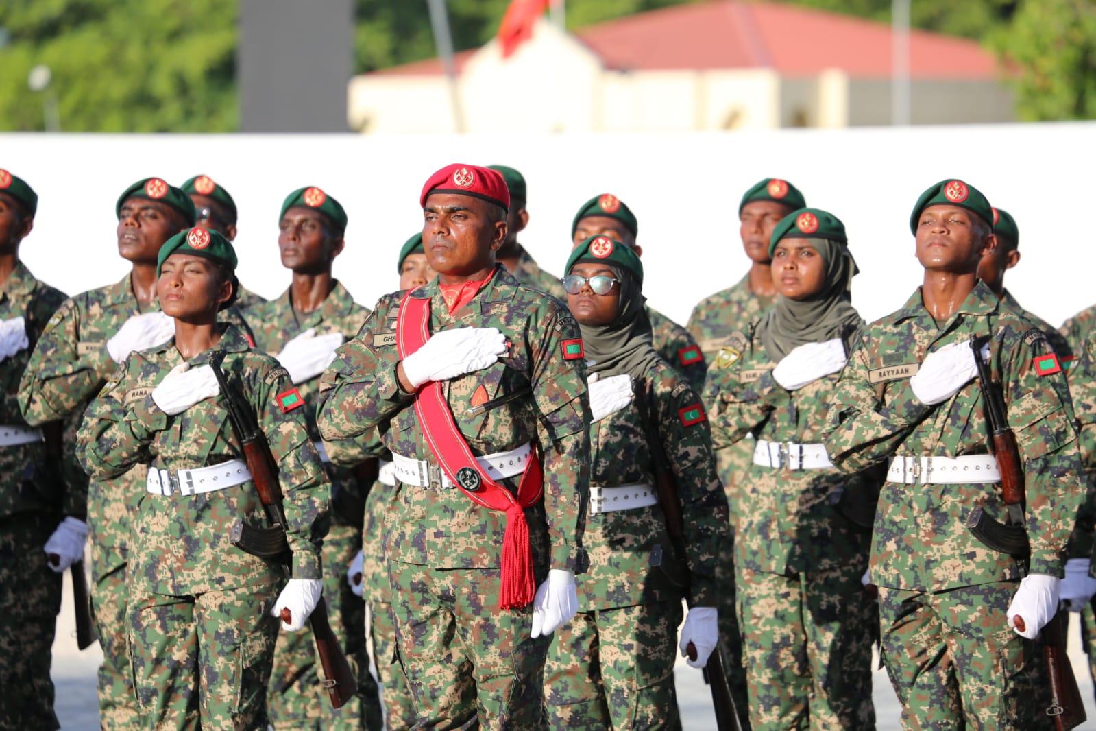 ދިވެހި ވަޠަނީ ޚިދުމަތުގެ ފުރަތަމަ ބެޗުން ސިފައިންގެއާ ގުޅުނު ޒުވާނުންނަށް ރައީސް މުޢިއްޒުގެ ސާބަހާއި މަރުޙަބާ!