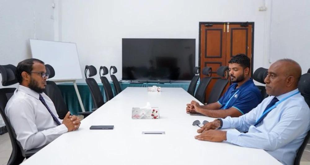 ތަރައްޤީގެ މަޝްރޫޢުތައް އަވަސްކުރުމަށް މިނިސްޓަރު ޢަލީ ޝަރީފް، އެމްޓީސީސީގެ އެމްޑީއާ ބައްދަލުކުރައްވައިފި