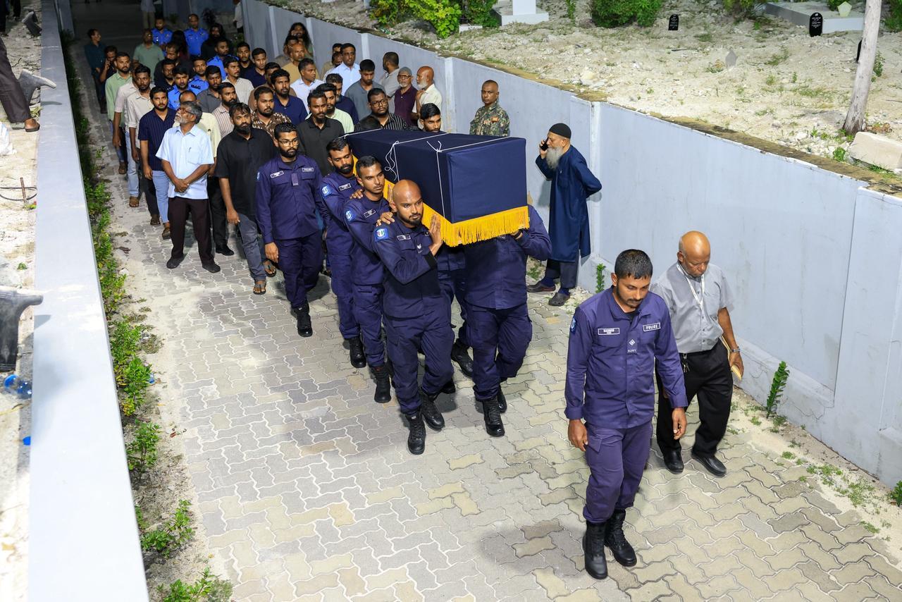 ސަބް އިންސްޕެކްޓަރ އޮފް ޕޮލިސް އަޙްމަދު ޢާސިފްގެ ޖަނާޒާ ބޭއްވީ ރަސްމީ އިއްޒަތުގައި!