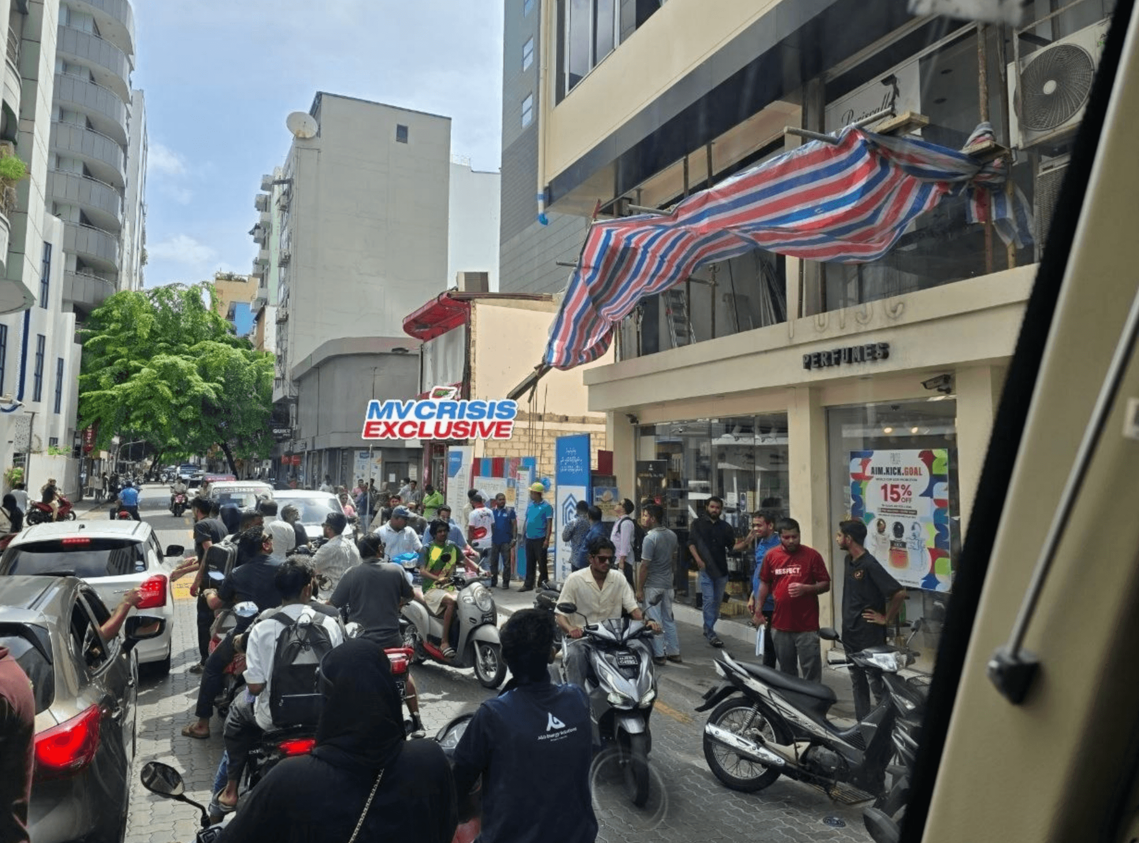 މާލޭގެ އިމާރާތަކުން ދެމީހަކު ވެއްޓިގެން ފަރުވާދެނީ