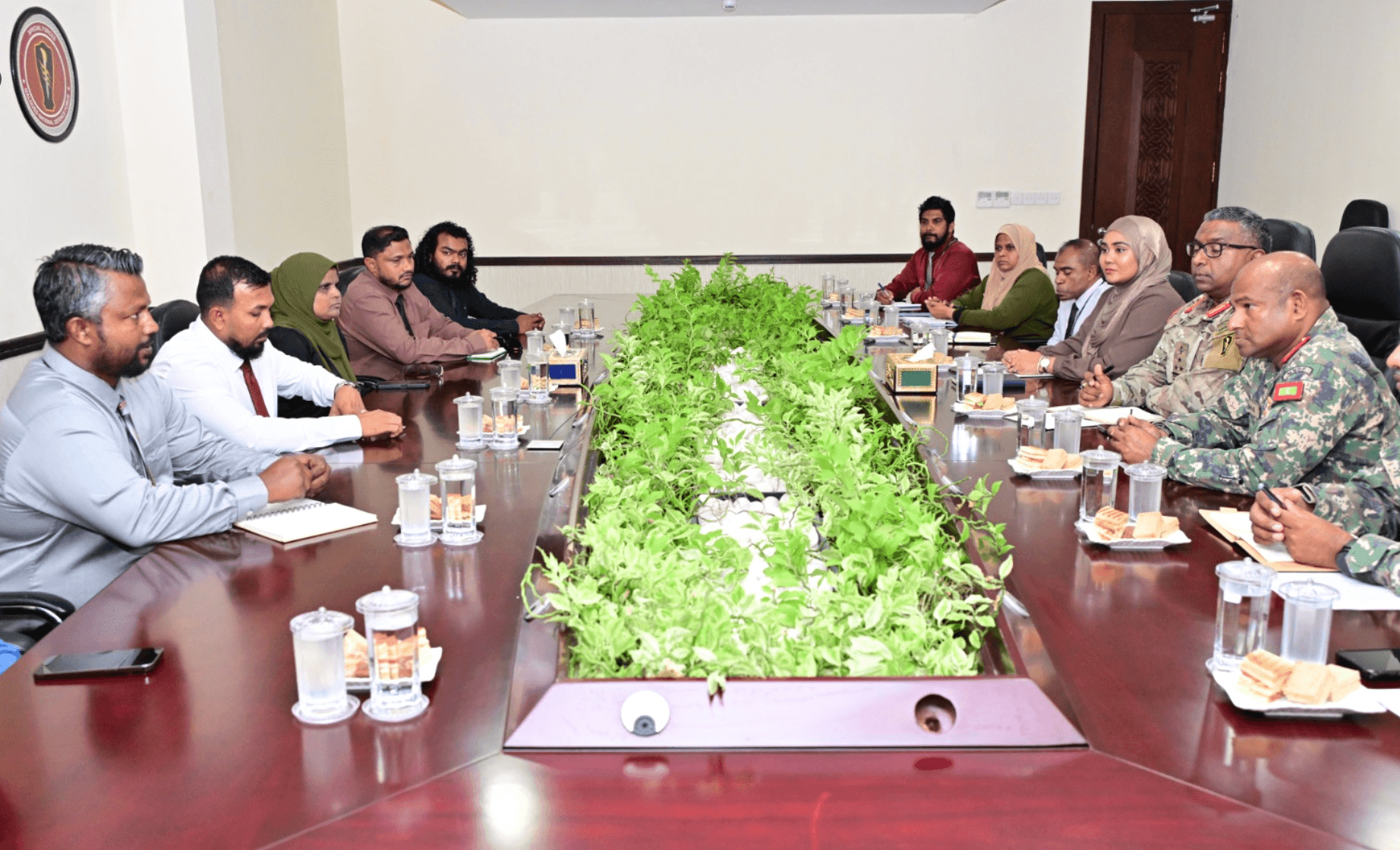 ދިފާއީ ވުޒާރާއާއި އެމްއެންޑީއެފްގެ އިސްވެރިން ދިޔަމިގިލީ ކައުންސިލާ އެކު މުހިންމު މަޝްވަރާތަކެއް ކުރިޔަށްގެންގޮސްފި