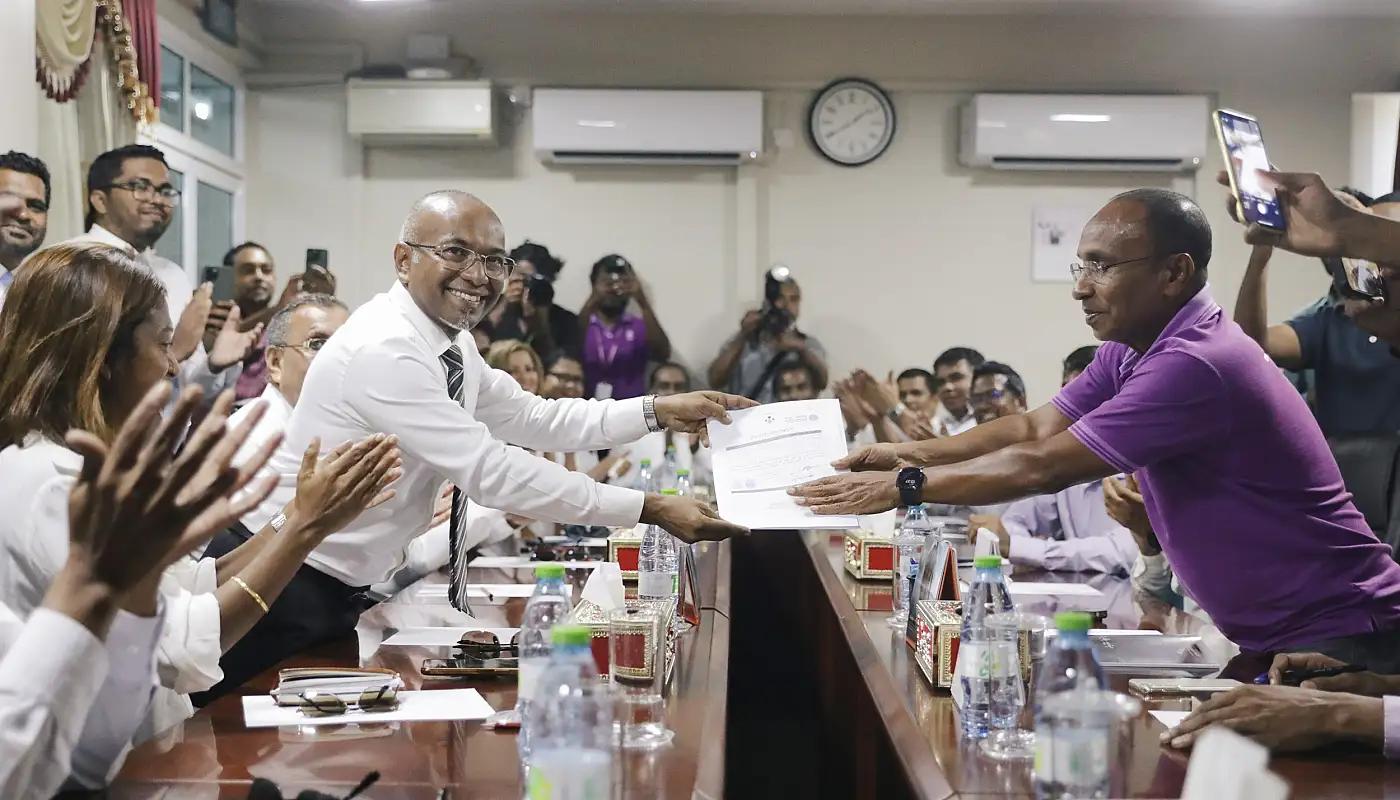 މެންބަރުން ހަމަނުވުމުގެ ސަބަބުން ލޭބަރ ޕާޓީއާއި ދަ ޑިމޮކްރެޓްސް އުވާލައިފި