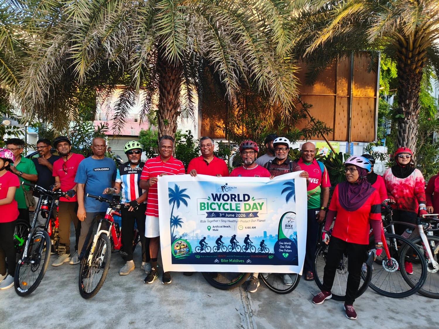 ދުނިޔޭގެ ބައިސްކަލް ދުވަސް ފާހަގަކުރުމަށް ބޭއްވި ބައިސްކަލް ބުރުގައި މޭޔަރ ޢާޒިމް ބައިވެރިވެވަޑައިގެންފި