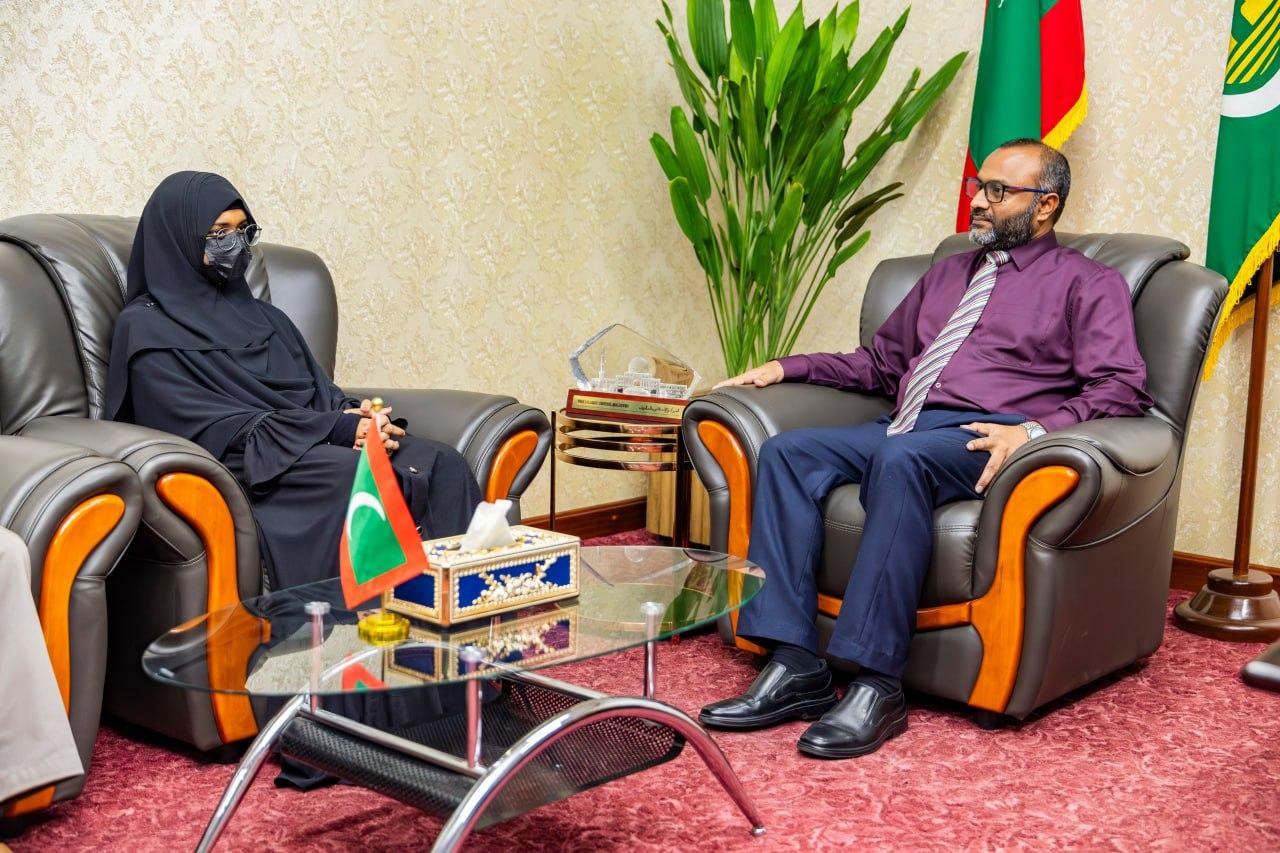 ޙާފިޡުކަމުގެ ސަނަދު އެންމެ މަތީ ދަރަޖައިގައި ޙާސިލްކުރި ފާޠިމަތުގެ އަގު ވަޒީރު ޑރ. ޝަހީމް ވަޒަންކުރައްވައިފި