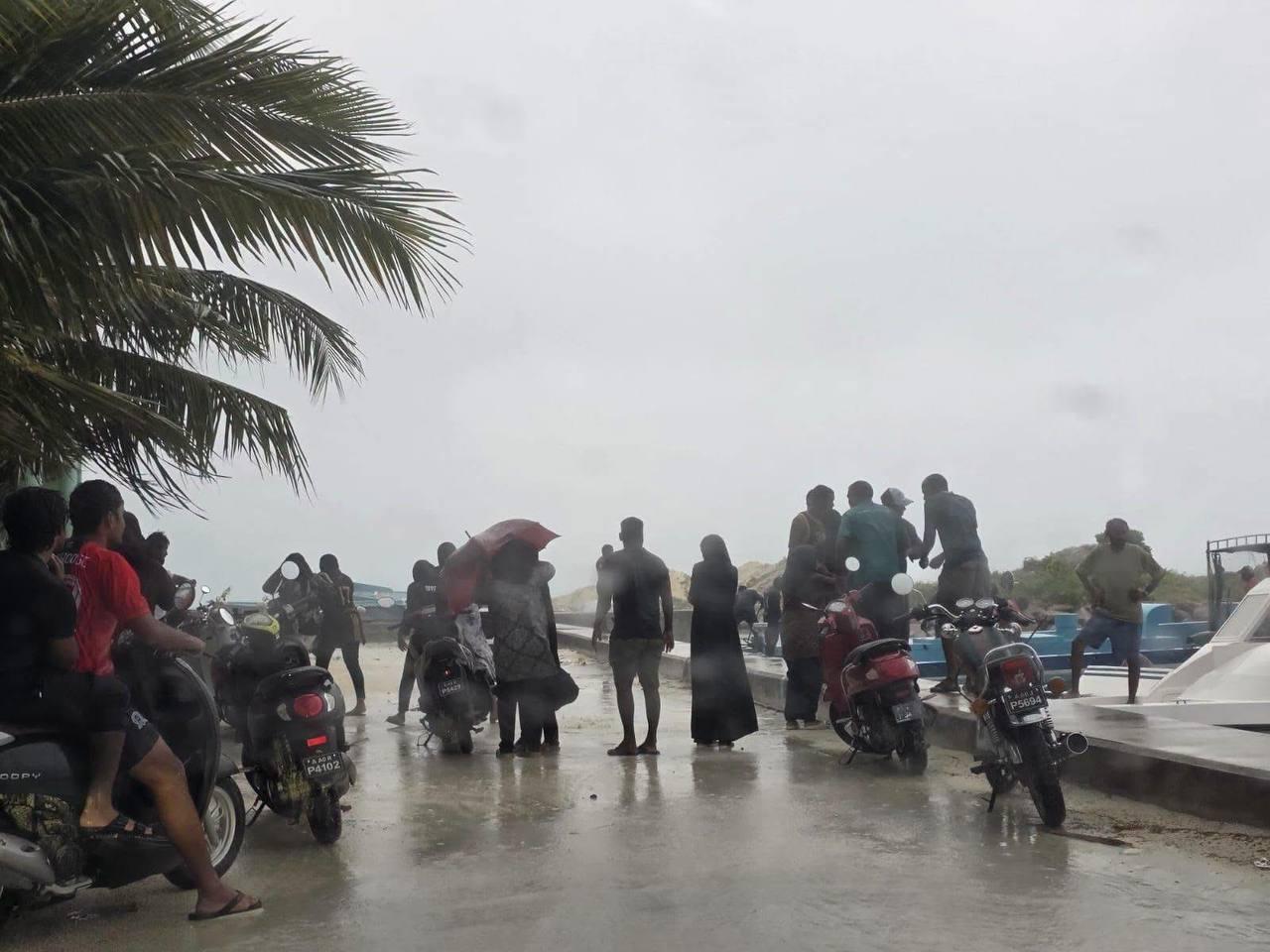 ހާލުގައި ޖެހުނު ލޯންޗެއް ރައްކާތެރިކަމާއެކު ނިލަންދޫއަށް ގެންގޮސްފި