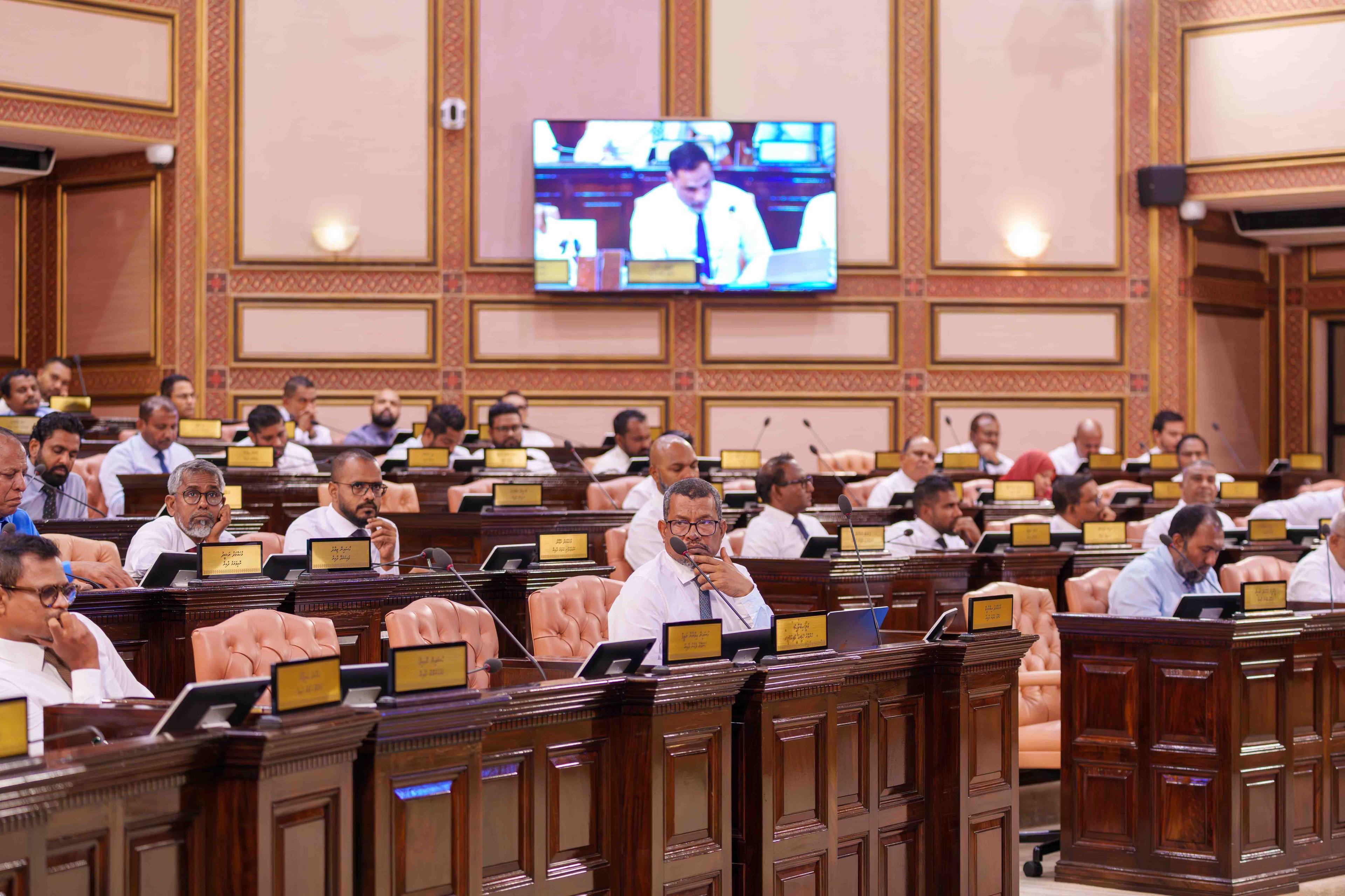 ސިނގިރޭޓުން ނަގާ ޑިއުޓީ ކުޑަކުރަން ފާސްކޮށްފި