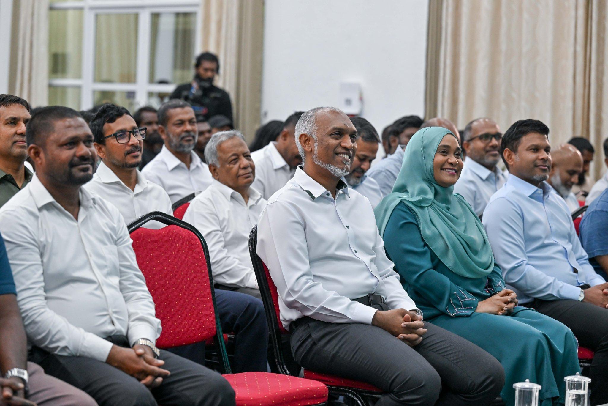 ސިޔާސީ މަސްރަޙު ހަލަބޮލިކުރަން އުޅޭ ފަރާތްތަކަށް ފުރުޞަތު ނުދީ، މާޒީން ޢިބުރަތް ޙާޞިލުކުރަންޖެހޭ - ރައީސް