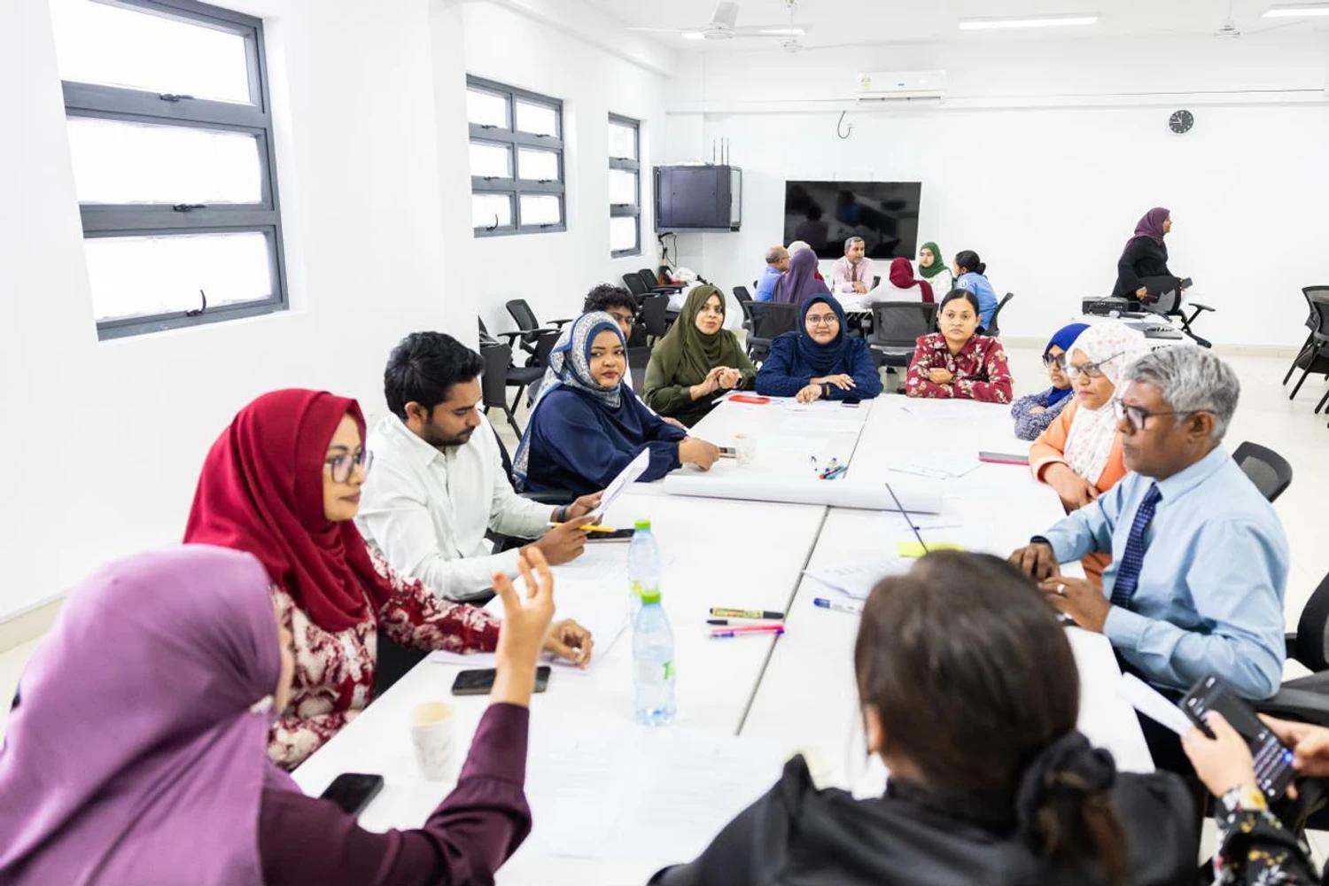 އިބަމައިގެ މަސައްކަތްތައް ހަރުދަނާކުރުމަށް 6 މުއައްސަސާއެއް ބައިވެރިވެގެން މަސައްކަތު ބައްދަލުވުމެއް!
