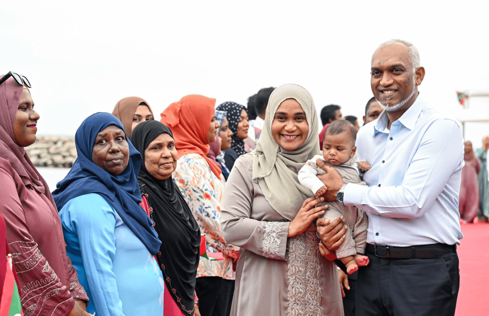 ރައީސްގެ ދެކަނބަލުން އއ. އުކުޅަހަށް ކުރެއްވި ދަތުރުފުޅު ނިންމަވާލައްވައިފި
