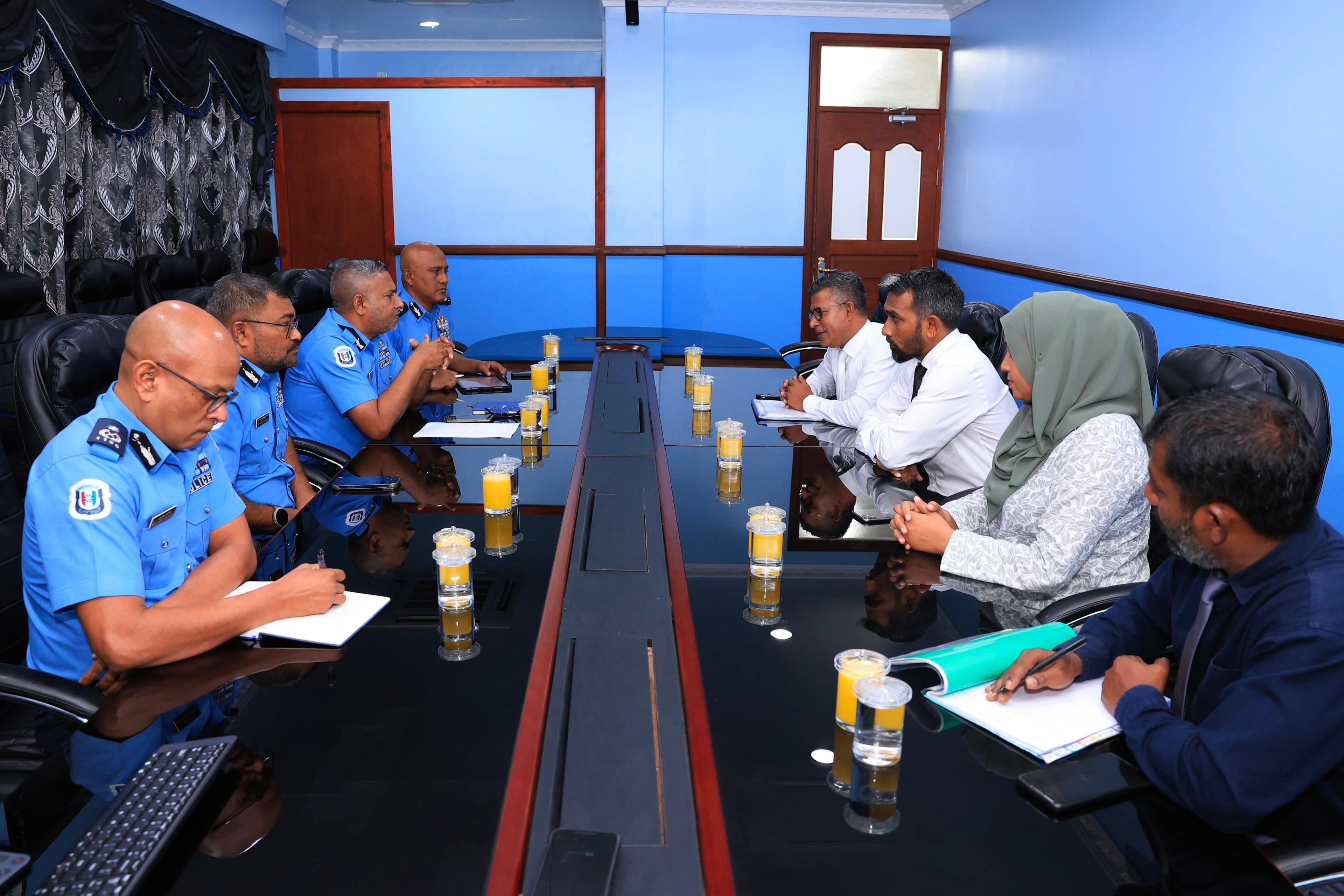 ބުރުނީގައި ކޮމިއުނިޓީ ޕޮލިސިންގ ވަރުގަދަކުރުމަށް މަޝްވަރާކޮށްފި