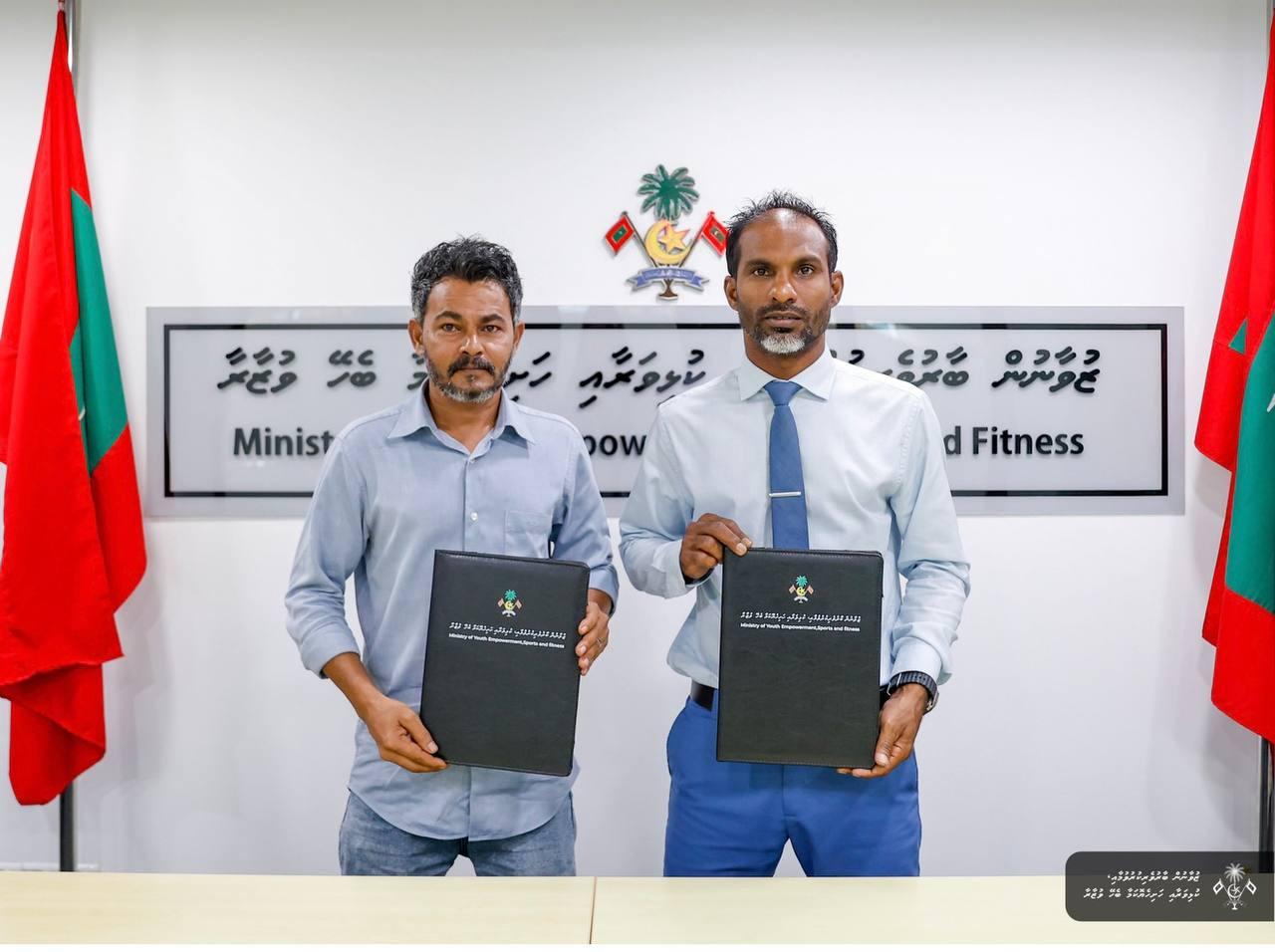ކުޑަރިކިލު ހޭންޑްބޯލް ކޯޓު ތަރައްގީކުރުމުގެ މަސައްކަތުގެ އެއްބަސްވުމުގައި ސޮއިކޮށްފި 