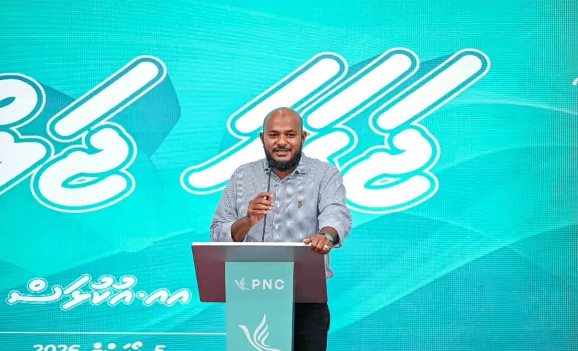 ރައީސް ޔާމީނުގެ ވެރިކަމުގައި  ދައުލަތް ހިންގީ ހައުސިންގ މިނިސްޓްރީ ތެރެއިން: މެންބަރު ޝުޖާއު