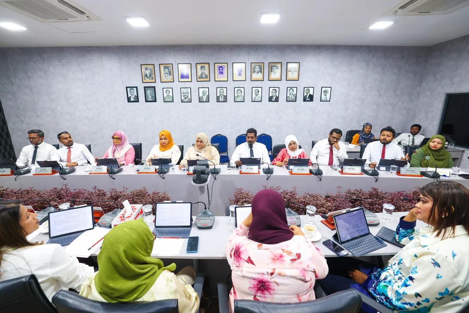 މާލޭގައި އާންމުންނަށް އުނދަގޫނުވާނެހެން މަސްކައްކައި ރިހާކުރު ހެދޭނެ ގޮތެއް ހޯދަނީ