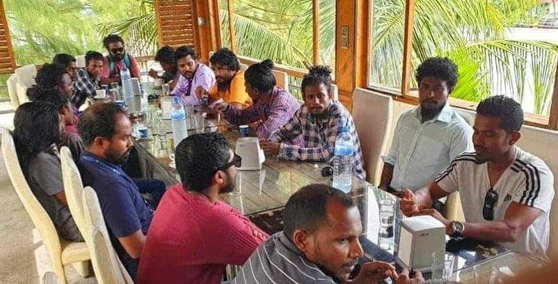 ތިނަދޫ ސްޓޭޑިއަމް އިން ތިނަދޫގެ ހުރިހާ ފުޓްބޯޅަ ކުޅުންތެރިންނާ ބައްދަލުކޮށްފި  