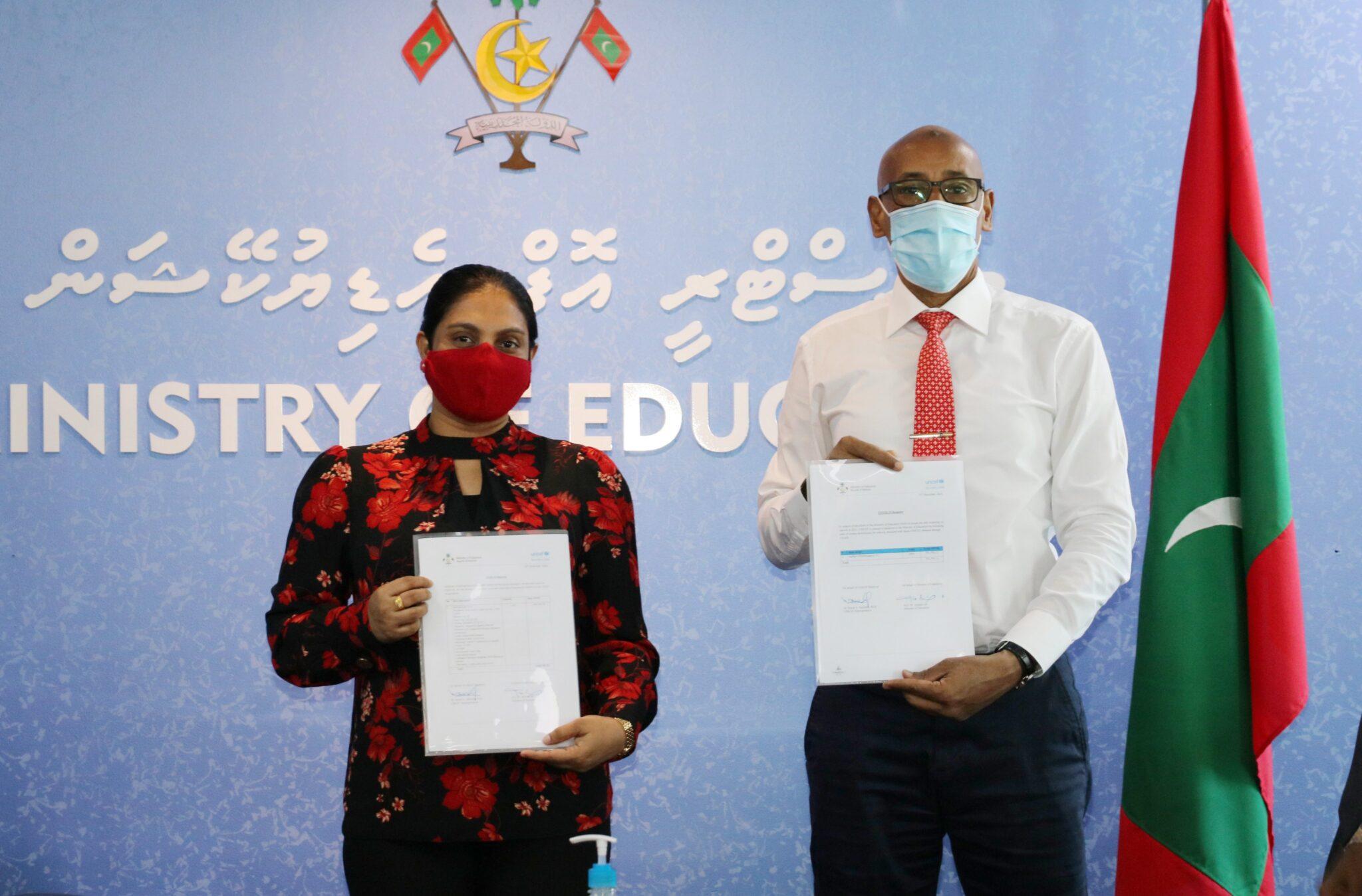 ޔުނިސެފުން ސްކޫލްތަކަށް ބޭނުންވާ ގިނަ ޢަދަދެއްގެ ސާމާނު ހަދިޔާކޮށްފި