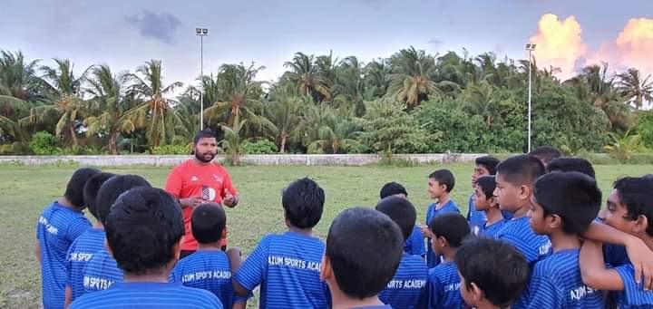އަޒުމް ސްޕޯރޓްސް އިން އަންހެން ކުދިން ފުޓްބޯޅަ އާއި ފުޓްސަލް އަށް ތަމްރީނު ކޮށްދެނީ