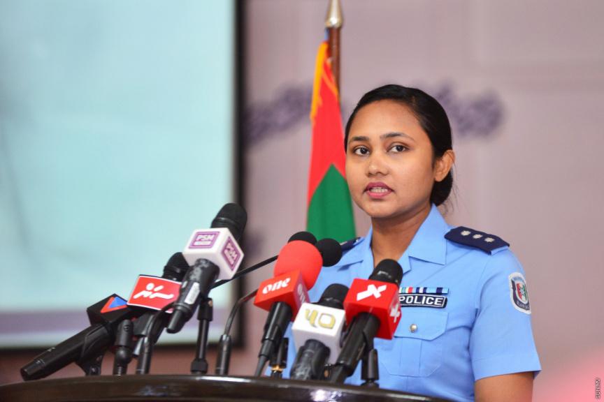 ފޮޓޯ ބޭނުން ކުރާތީ އިޒްމިއާ ހިތްހަމަނުޖެެހުން ފާޅުކުރައްވައިފި