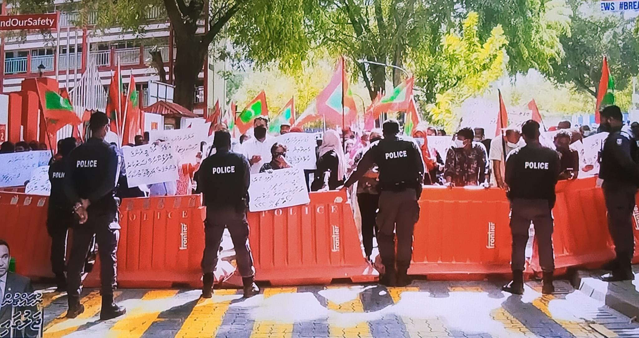 ރިޔާސީ ބަޔާނާއި ދިމާކޮޮށް އިދިކޮޅުން މުޒާހަރާއަށް