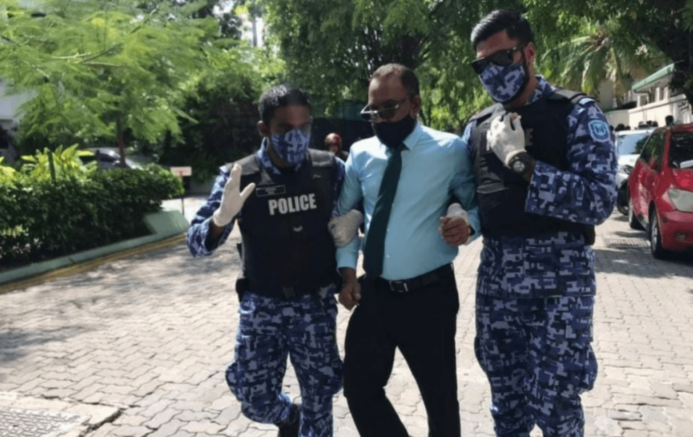 މުޒާހަރާކުރި މައްސަލާގައި އަދުރޭގެ މައްޗަށް ދަތުރުފަތުރަށް ހުރަސް އެޅުމުގެ ތުހުމަތު