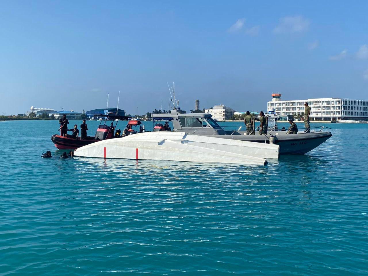 ޓޫރިސްޓުންނާ އެކު މަންތާ އެެއާގެ ސީޕްލޭނެއް ވެއްޓިއްޖެ