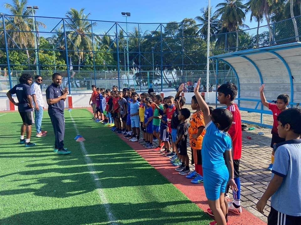 ކާއްޑޭ ސްޕޯޓްސްއާއި ރައުހަތު ސްޕޯޓްސްއިން ސޮސައިޓީ އޮފް ވާދޫ ޔޫތްއާއި ގުޅިގެން ވާދޫގައި ފުޓްބޯޅަ ޓްރެއިނިންގ ކޭމްޕެއް!