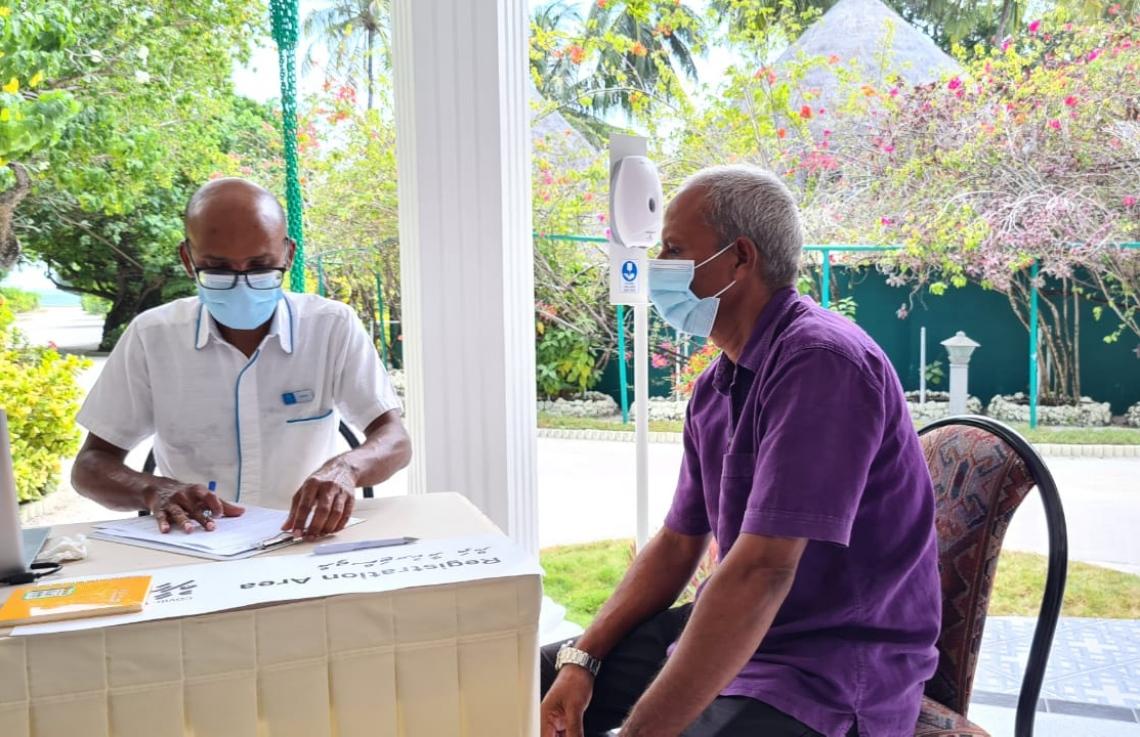 ރިސޯޓު ވުވައްޒިފުންގެ 99 ޕަސެންޓް ކޮވިޑް ވެކްސިންގެ ފުރަތަމަ ޑޯޒު ޖަހައިފި