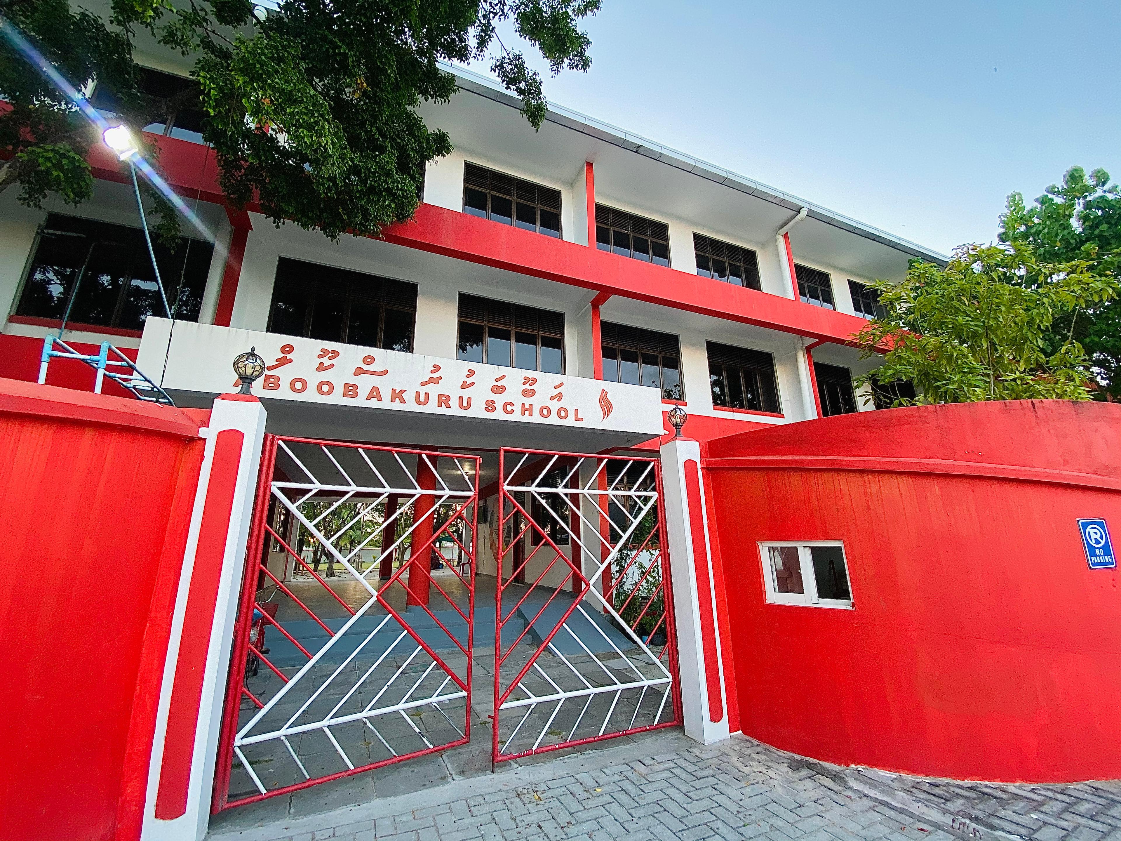 އިންޑިއާގެ ހިލޭ އެހީގެ ދަށުން އަބޫބަކުރު ސްކޫލް ހިމެނޭހެން ތިން ސްކޫލެއްގައި އިންކްލޫސިވް ސަޕޯޓް ޔުނިޓް ގާއިމްކުރަނީ