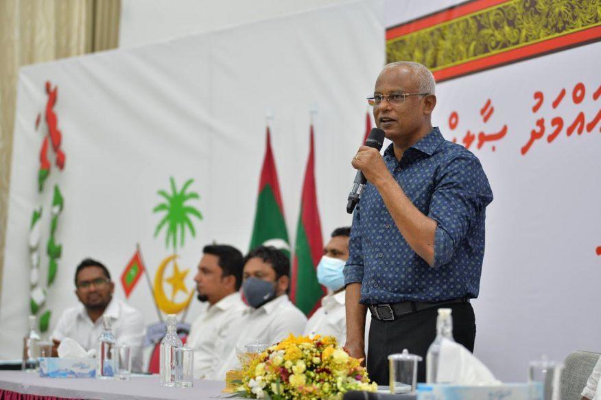 ޑޮކްޓަރުންނާއި ޓީޗަރުންގެ މުސާރަ ބޮޑުކުރަން ނިންމައިފި