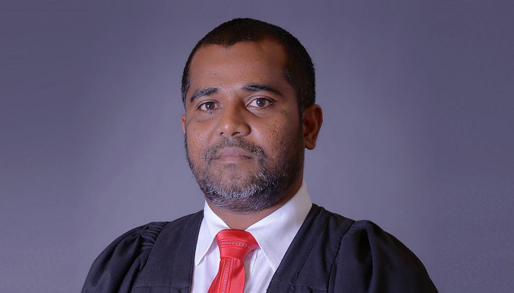 ހައިކޯޓުގެ ފަޑިޔާރު ރައޫފް އިސްތިއުފާދެއްވައިފި