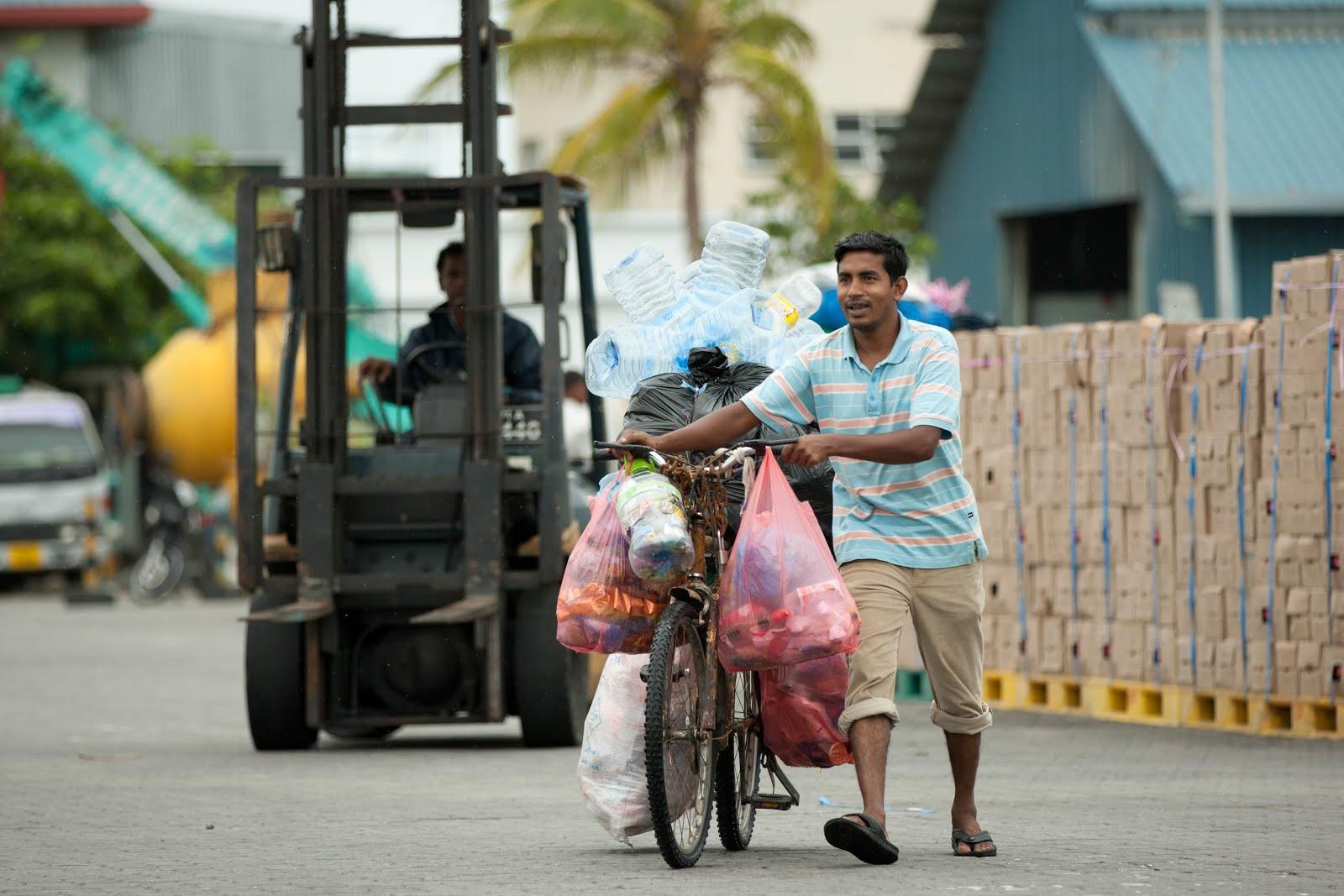 ބިދޭސީންނަށް މިނިމަމްވޭޖް ދިނުން، މުއްދަތެއް ނެތްގޮތަށް ފަސްކުރަނީ