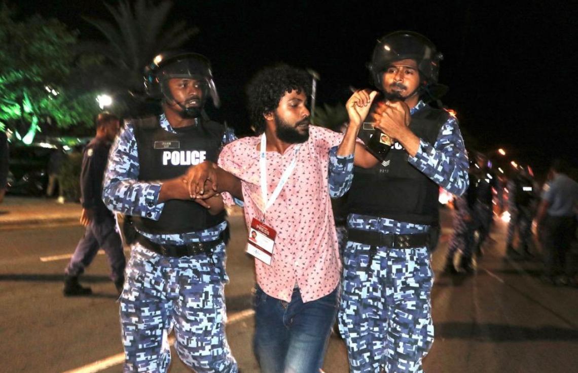ނޫސްވެރިޔާ ހައްޔަރުކުރީ، ފުލުހެއްގެ ގައިގައި ޖެހުމުން - ފުލުހުން
