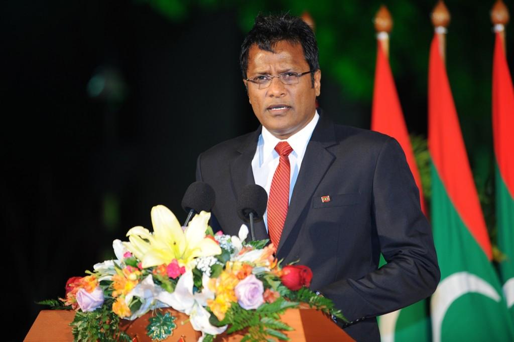 އުމަރު ވިދާޅުވަނީ މީހެއްގެ ފަހަތަށް ނާރާނެކަމަށް!