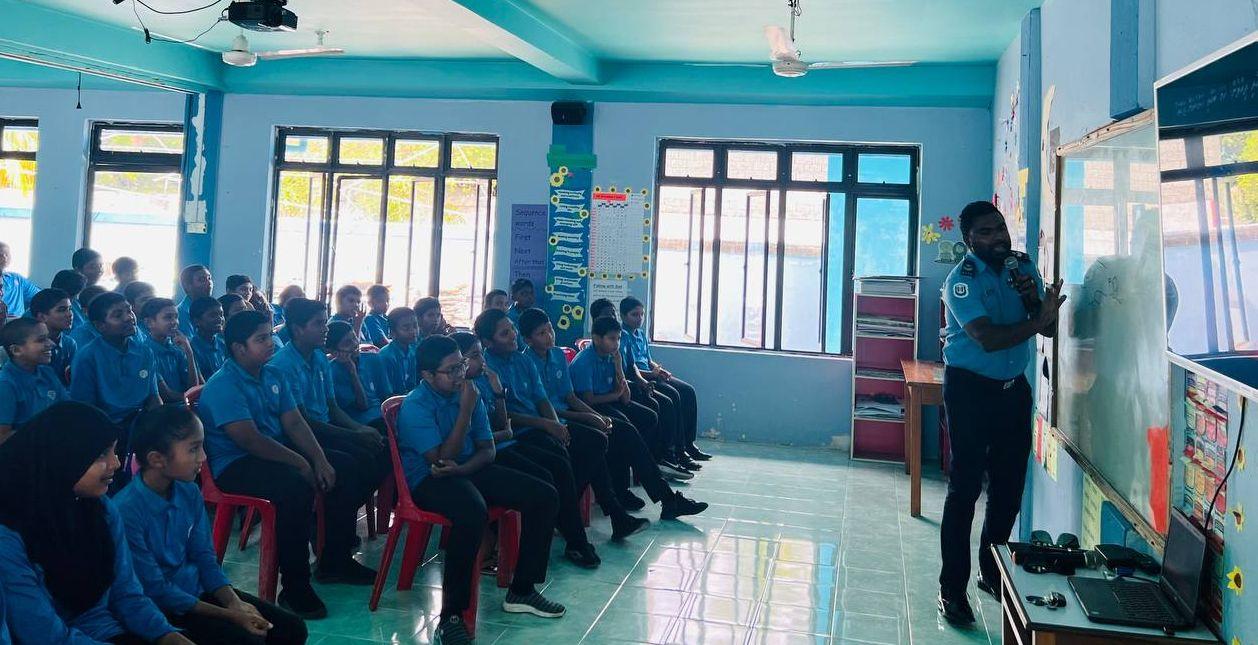 ގެމަނަފުށި ސްކޫލް ދަރިވަރުންނަށް މައުލޫމާތު ދިނުމުގެ ސެޝަނެއް ކުރިއަށްގެންގޮސްފި