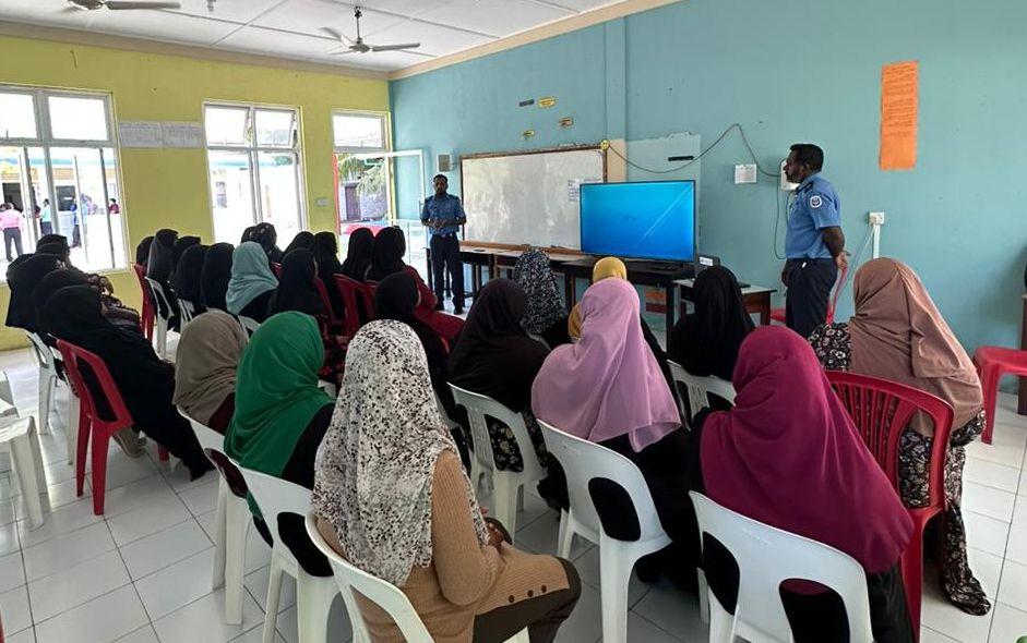 ސައިބާ ކްރައިމްތަކުން ކުޑަކުދިން ރައްކާތެރިކުރުމަށް އޮމަދޫ ސްކޫލް ބެލެނިވެރިންނަށް މައުލޫމާތުދީފި