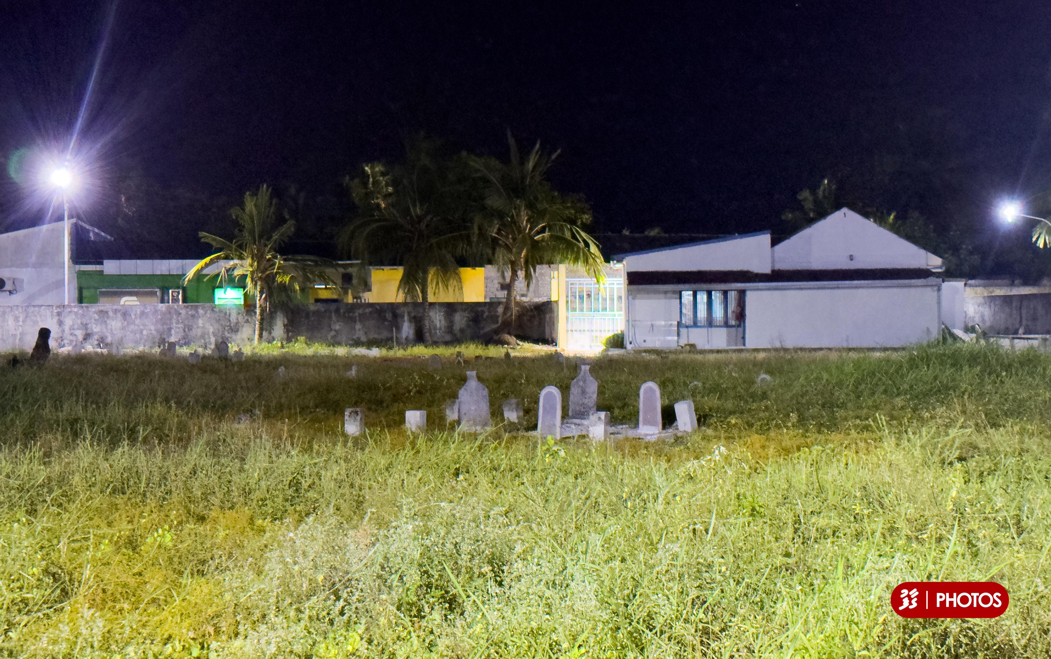 ތިނަދޫ ސަހަރާގެ މަހާނައެއް ކައިރީގައި ސިހުރު ހަދަން ބަޔަކު ތިބި ފޮޓޯތަކާއި ވީޑީއޯތަކެއް ދައުރުވެއްޖެ